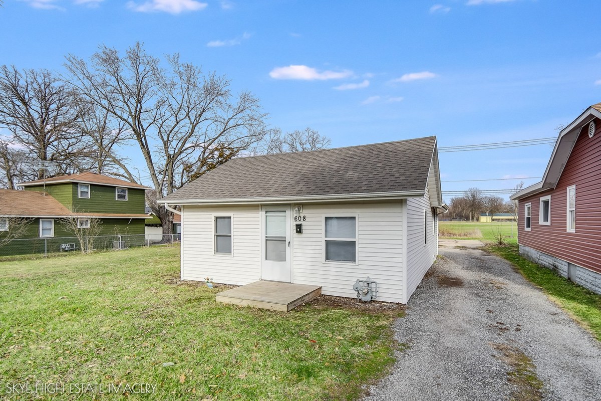 608 Fox St from the street