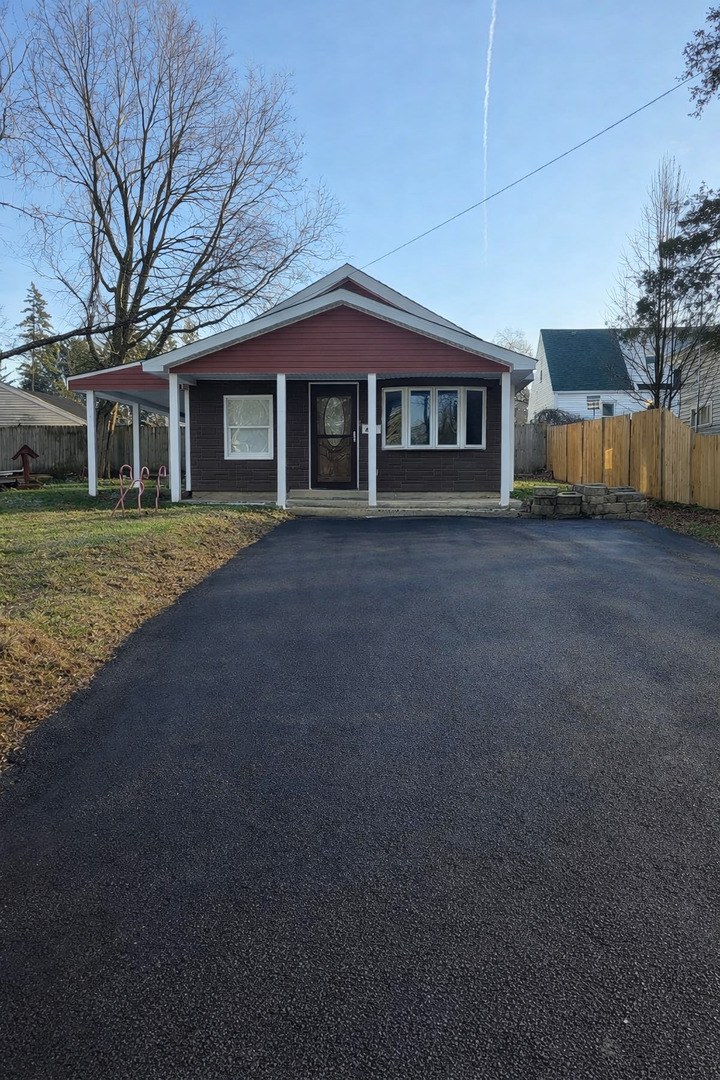 824 Hague St from the street